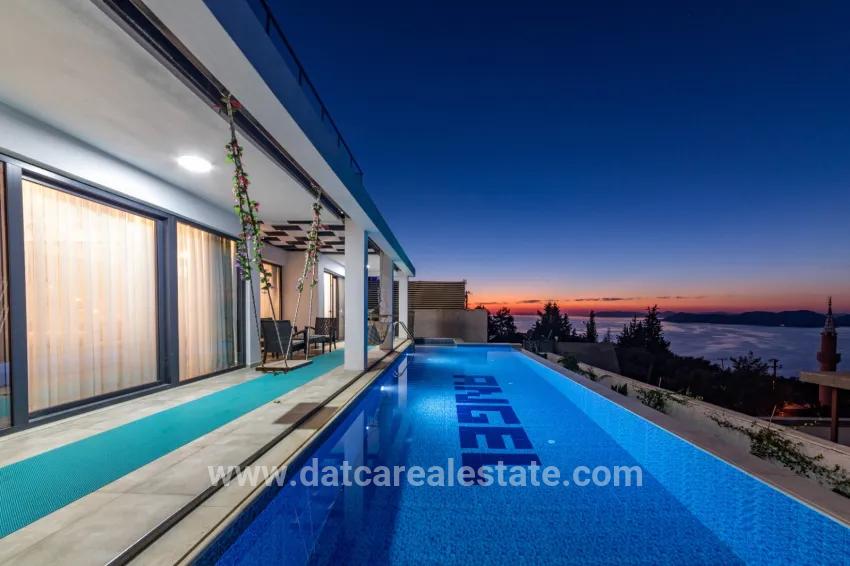 4+1-Zimmer Einfamilienhaus Zu verkaufen in Faralya Bz. Fethiye - 500 m²