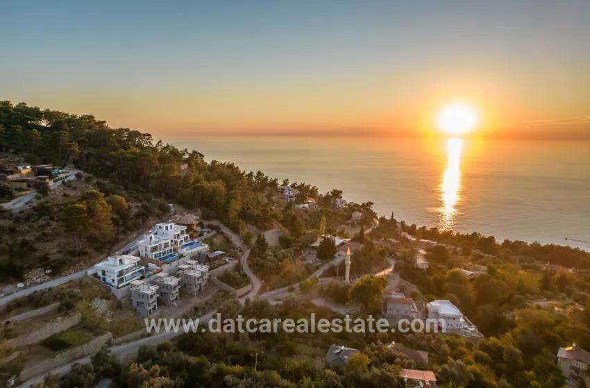 4+1-Zimmer Einfamilienhaus Zu verkaufen in Faralya Bz. Fethiye - 500 m²