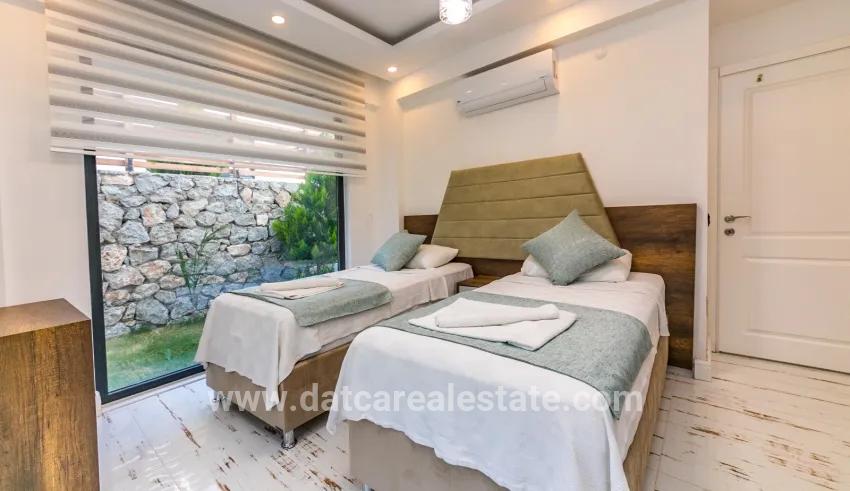 4+1-Zimmer Einfamilienhaus Zu verkaufen in Faralya Bz. Fethiye - 500 m²