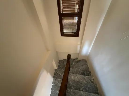 📍 Im Çetibeli Mahallesi befindet sich eine komfortable 3+1 unabhängige Villa - einzigartig zur Miete