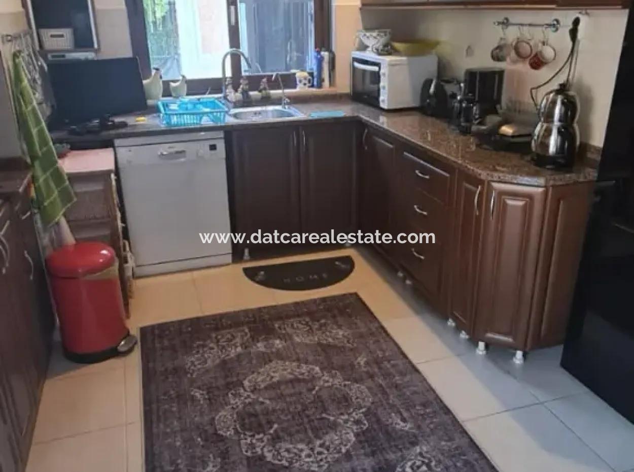 Villa Zu Verkaufen In Armutalan, Marmaris Mit Freistehendem Garten Und Pool