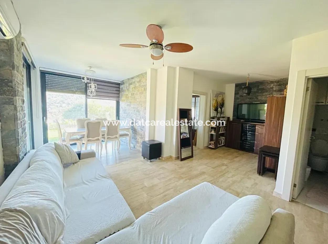 Erdgeschoss, Separater Eingang, In Einer Wohnanlage Mit Pool, 5 Minuten Von Türkbükü Entfernt.