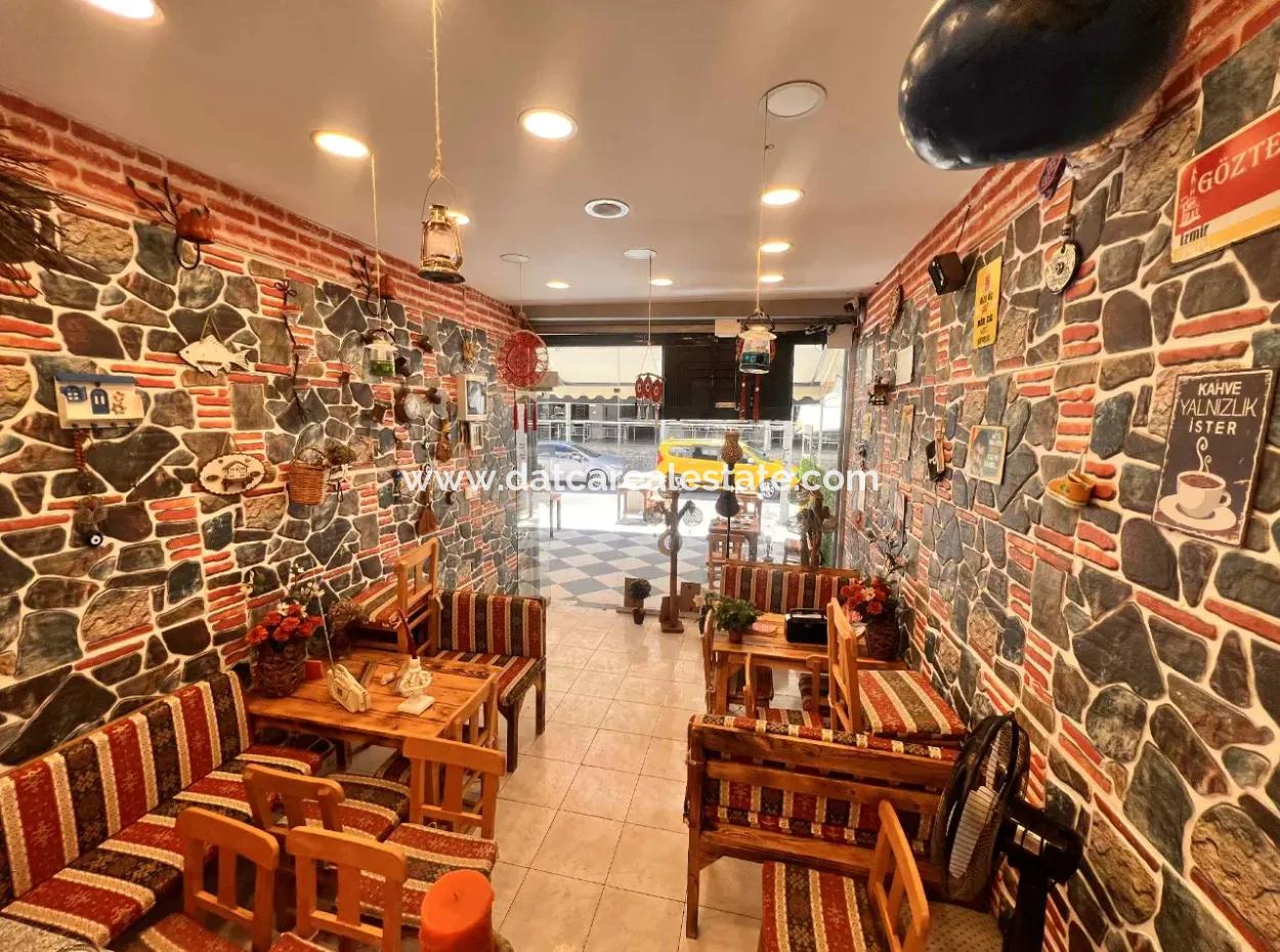 Geschäft Zum Verkauf Im Geschäftigen Zentrum Von Marmaris Mit Bereitwilligen Kunden Mit Seinem Einzigartigen Konzept