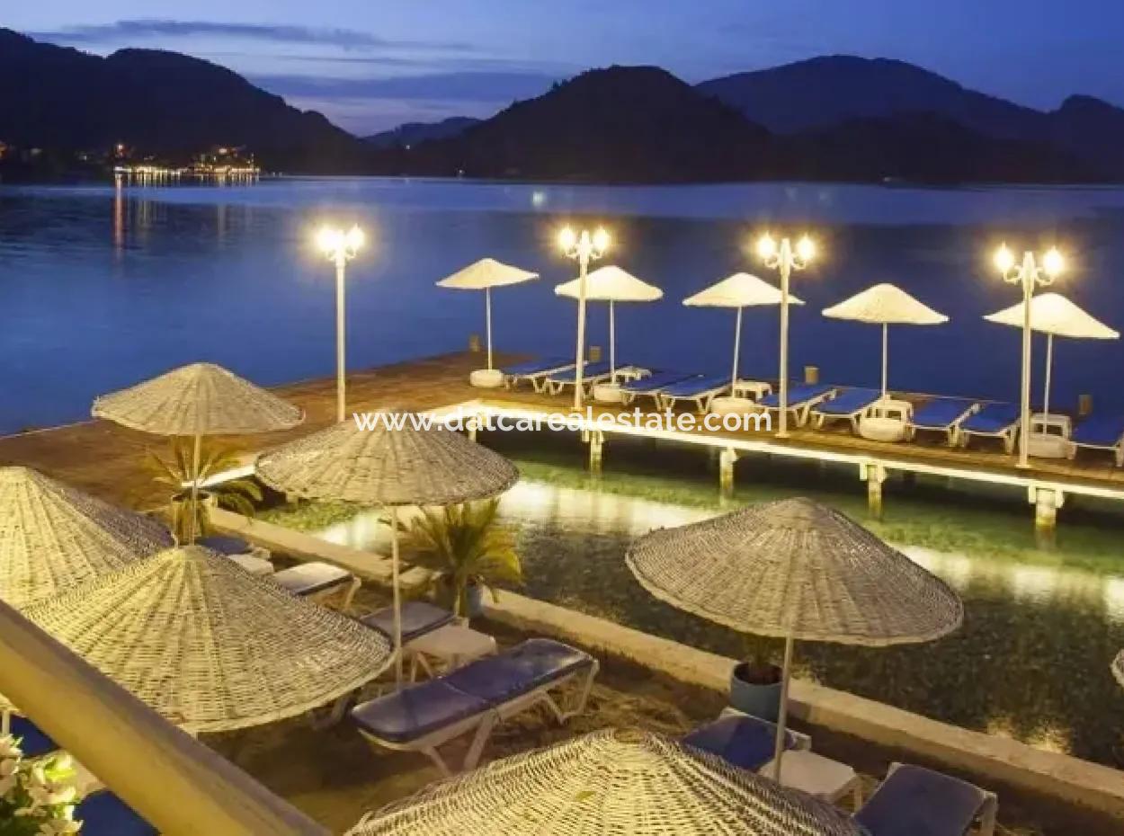 Zum Verkauf Am Meer In Einer Entfernung Von 40 Km Von Marmaris Hotel Handtücher
