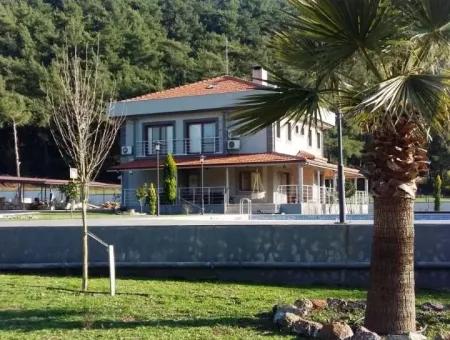 Gebaut Auf Einem Grundstück Von 7000M2 In Marmaris, 8 Zimmer, Haus Ranch Pool