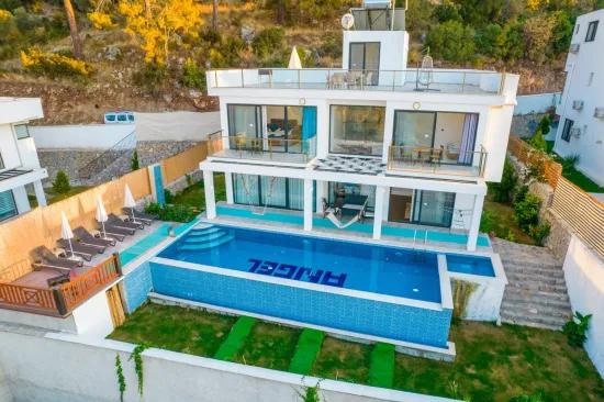 In Faralya, a magnificent villa with a sea view