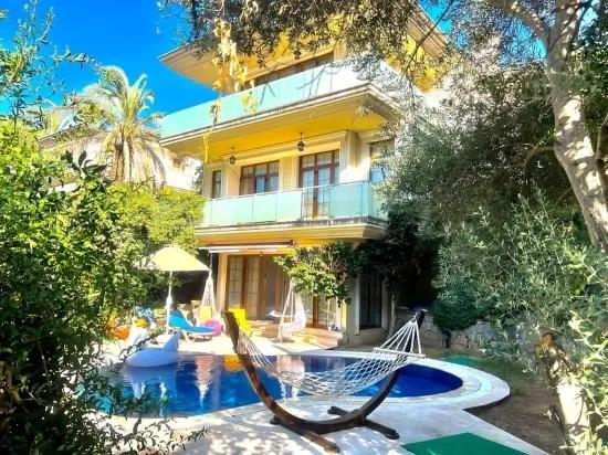For Sale 4+2 Villa – 970 m² Land Share – Armutalan