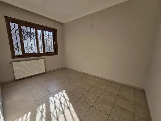 Çıldır Neighbourhood In Genç Building 3+1 Rental Apartment