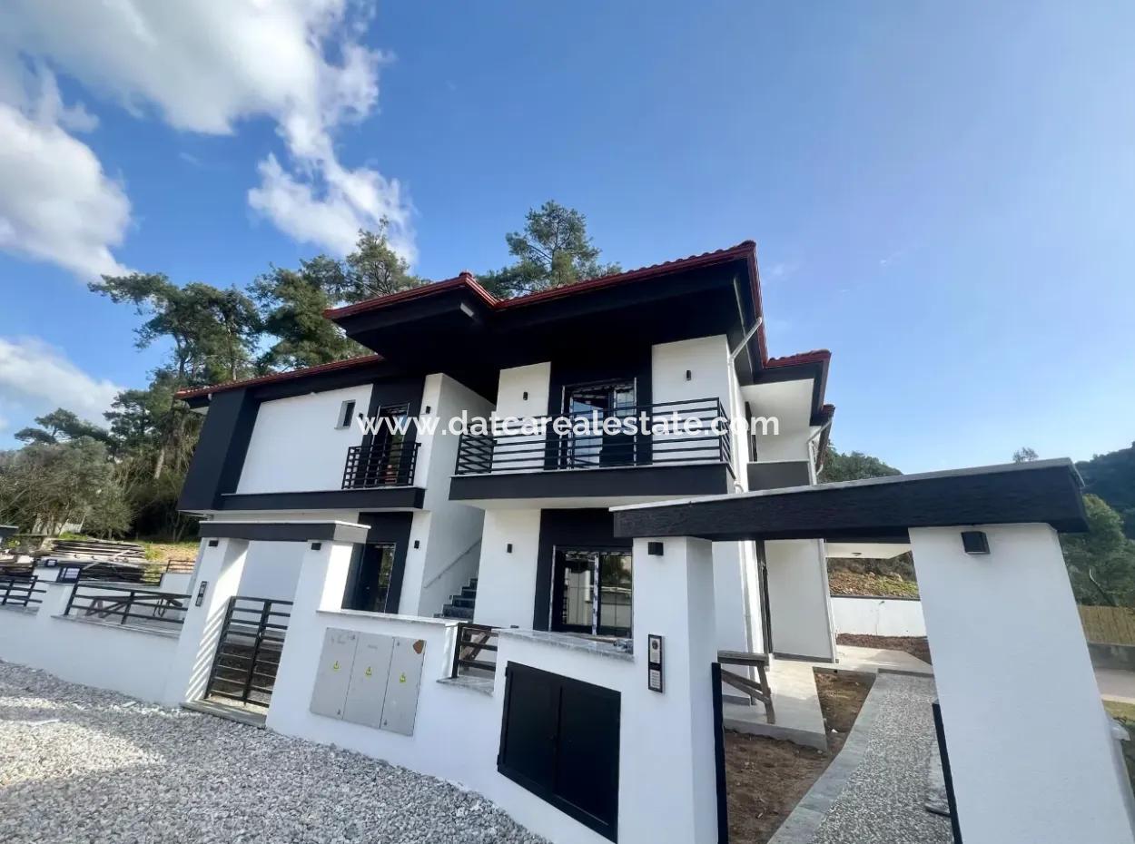 Apartment For Sale In Akyaka Kitesurf, 2.5 Km From The Sea, 3 Rooms, 1 Living Room, Detached Garden, Swimming Pool, Parking Lot 120M2