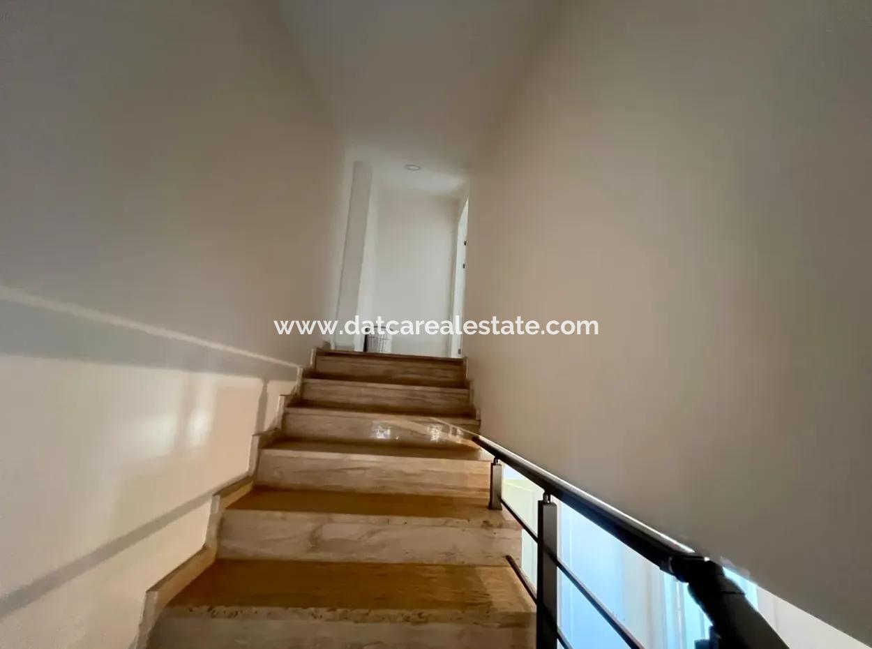 2 Rooms 1 Living Room New Building Upper Duplex Double Bathroom 90 M2 Apartment For Sale In The Center Of Marmaris Close To The Sea