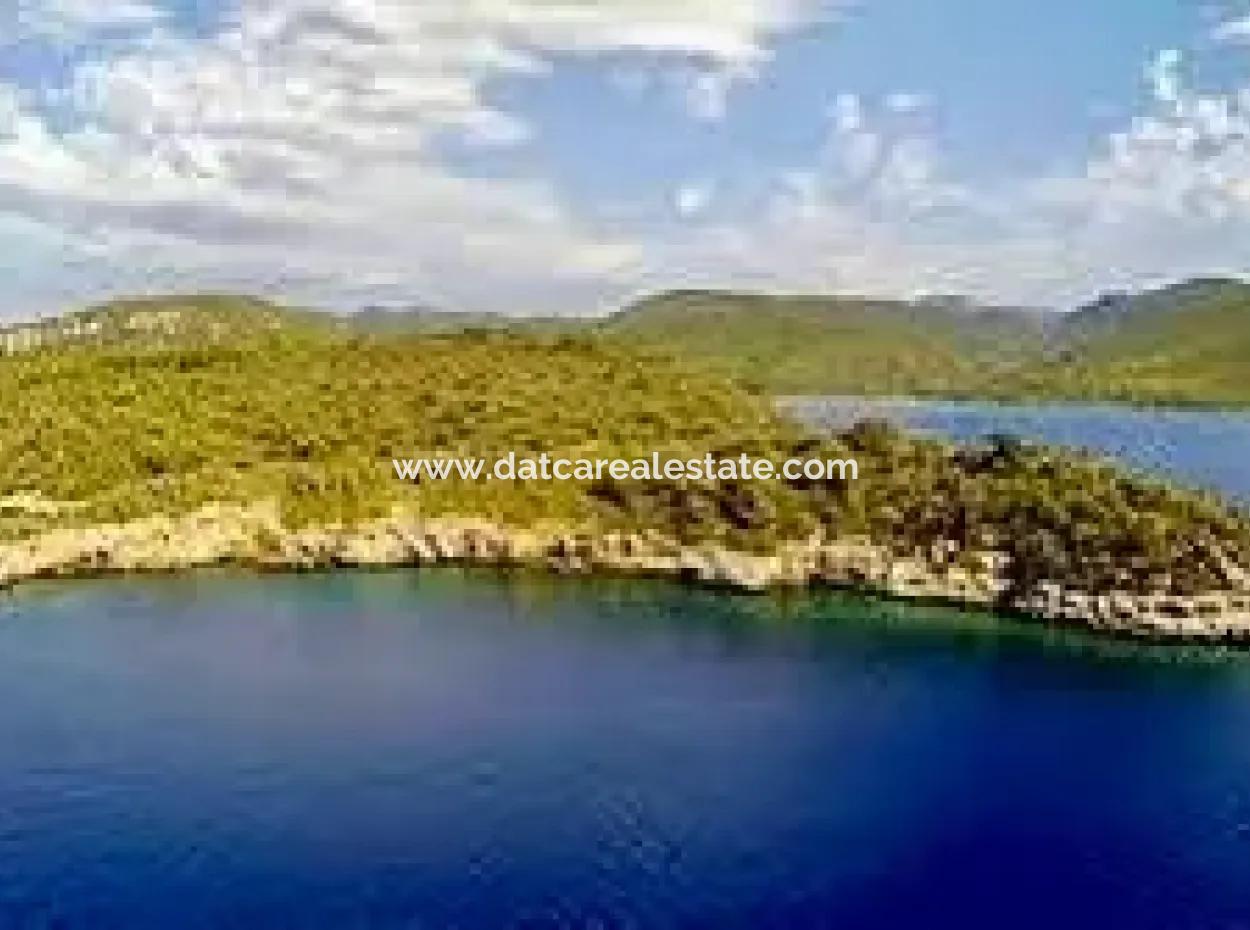 The Island For Sale In The Gulf Of Gökova In Marmaris District Has A Land Area Of 365000M2 And There Is A Registered House In It.