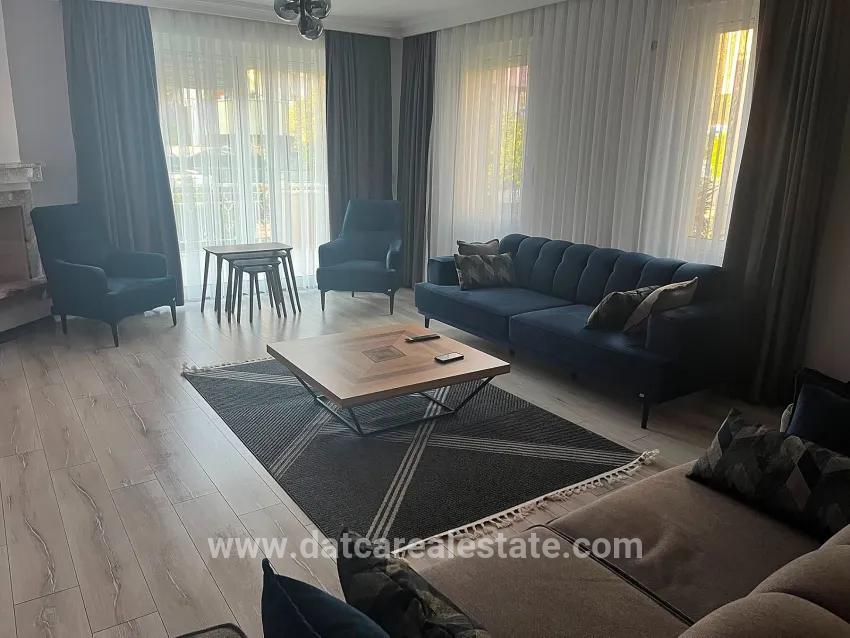 В аренду Семейный дом 3+1 в Kemeraltı Marmaris - 200 m²