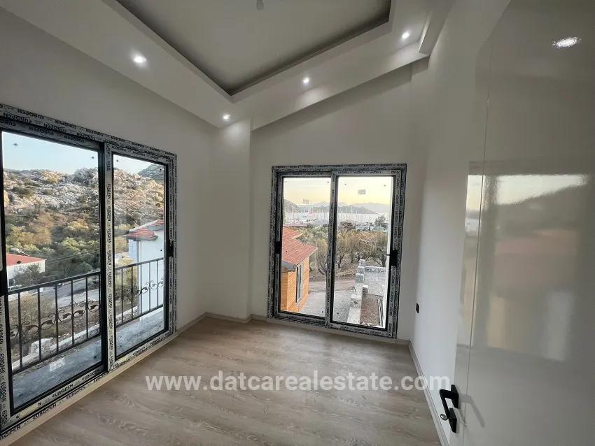 Marmaris Bozburun mahallesinde muhteşem deniz manzaralı 4+1 sıfır 170 m2 satılık villa