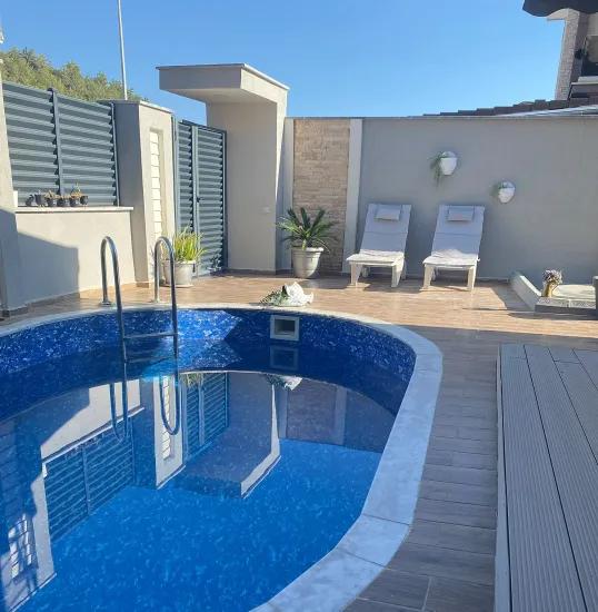 Marmaris Camiavlu’da Müstakil Havuzlu & Geniş Bahçeli 4+1 Eşyalı Kiralık Lux Tripleks