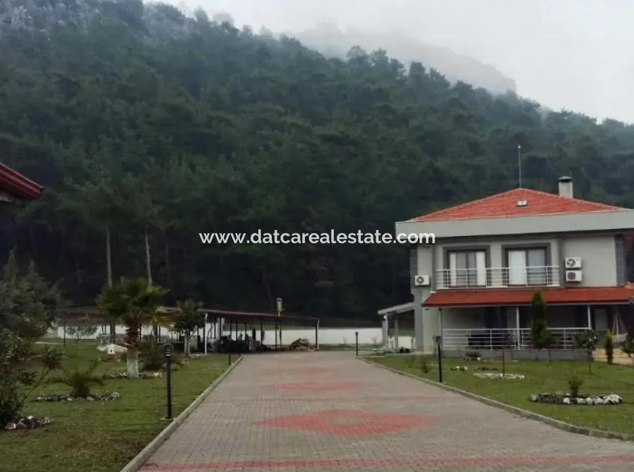 Marmaris İçinde 7000M2 Arsa Üzerine Kurulu 8 Oda Çiftlik Evi Havuz Mevcut