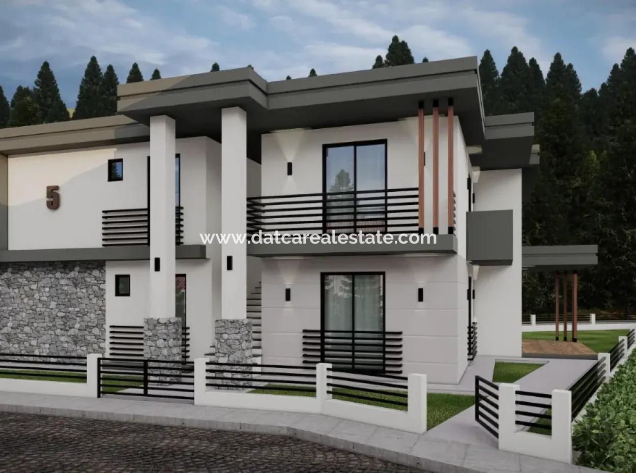 Muğla İli Ula İlçesi Gökçe Mahallesinde Orman Manzaralı Denize 2 Km Mesafede Yüzme Havuzlu Satılık Lüks Daire