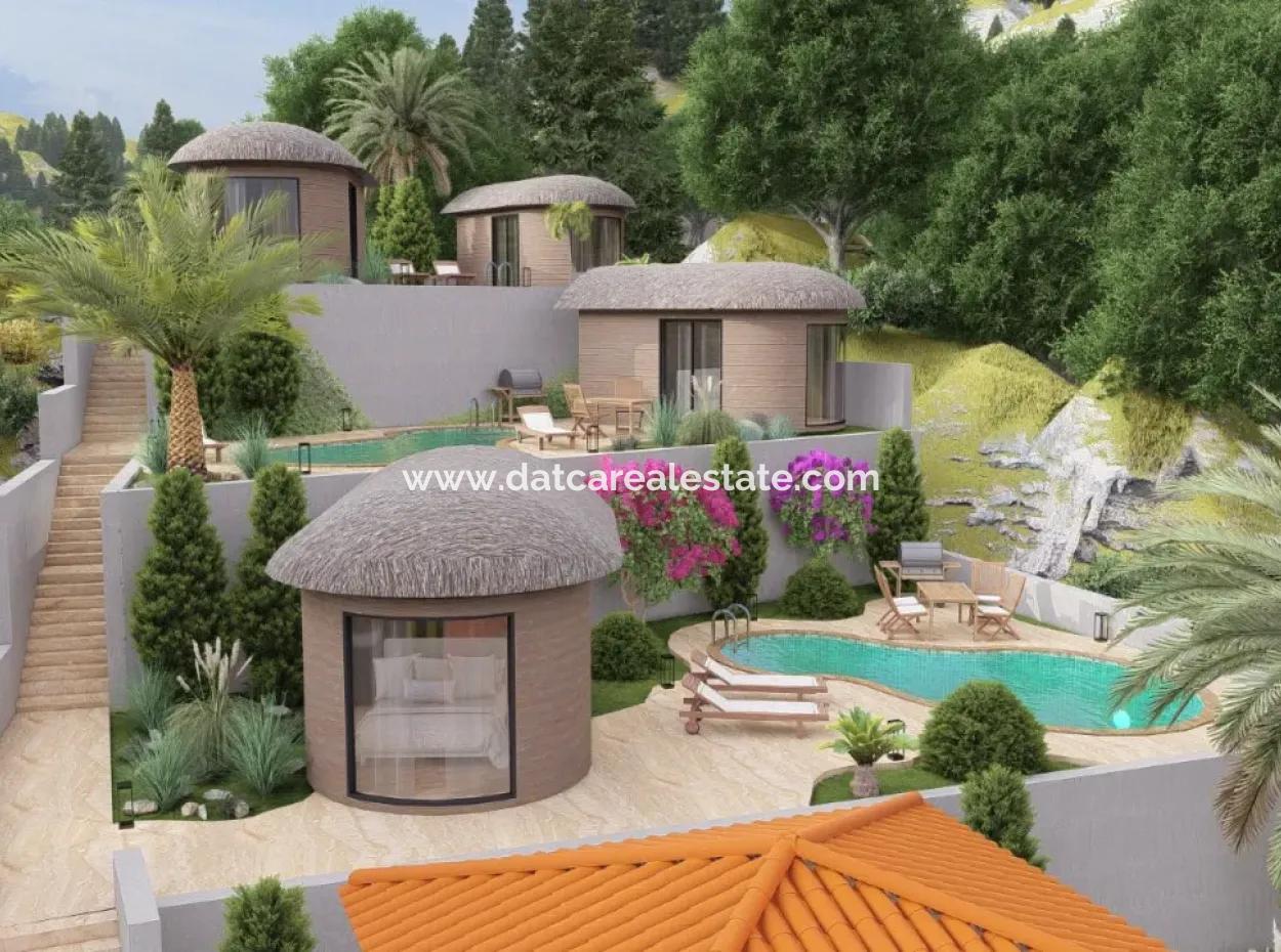 Muğla Akyaka,Ya 7 Km Mesafede Ataköy Mevkisinde Orman Manzaralı 20 Odalı Sonsuzluk Havuzu Mevcut Satılık Butik Otel