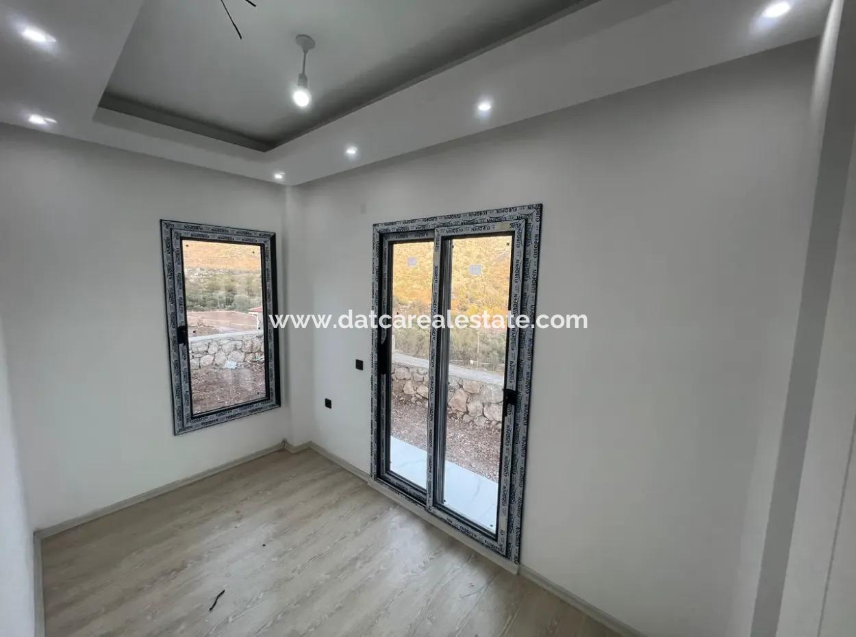 Marmaris Bozburun Mahallesinde Deniz Manzaralı Tam Müstakil Bahçeli Otoparklı Satılık Villa