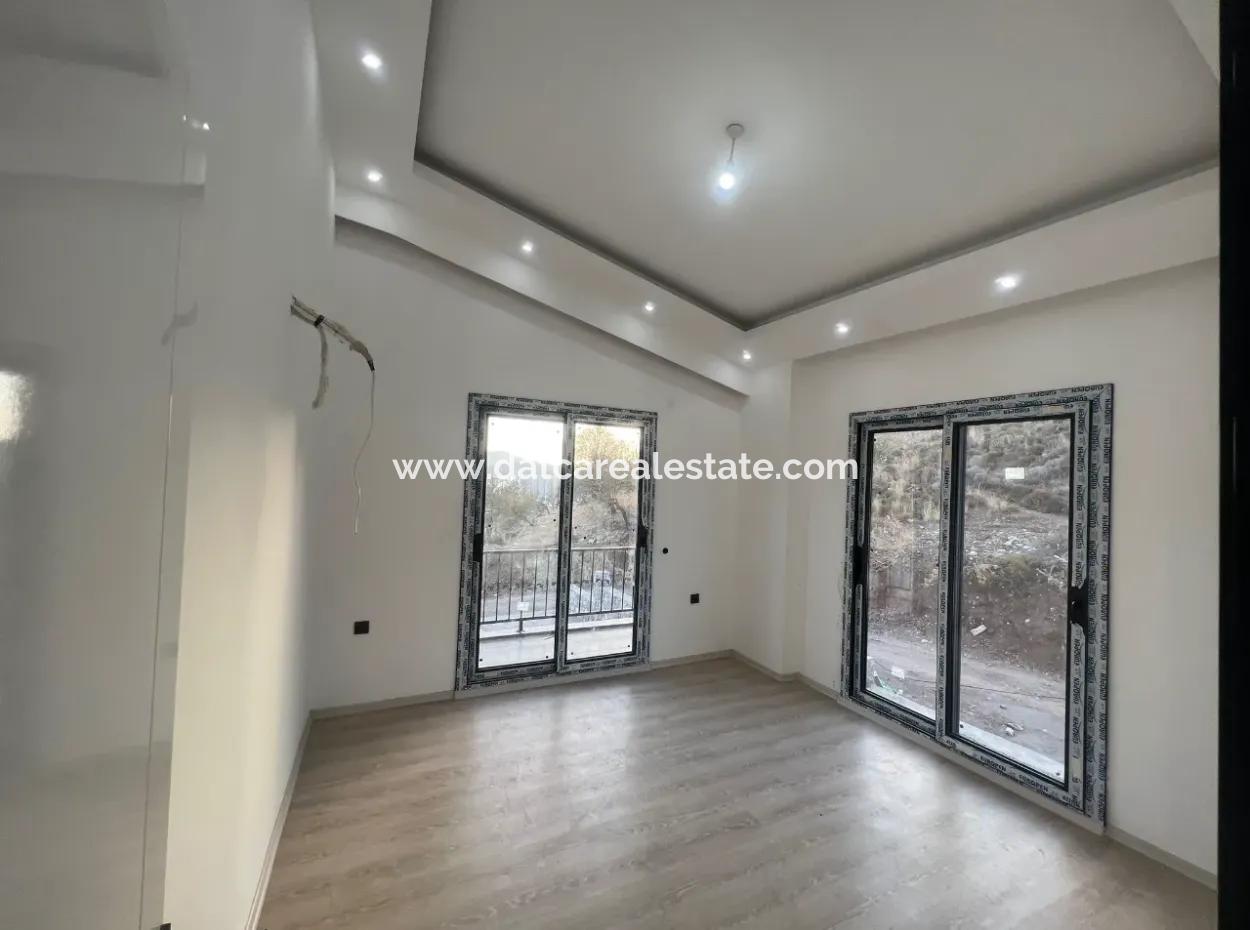 Marmaris Bozburun Mahallesinde Deniz Manzaralı Tam Müstakil Bahçeli Otoparklı Satılık Villa