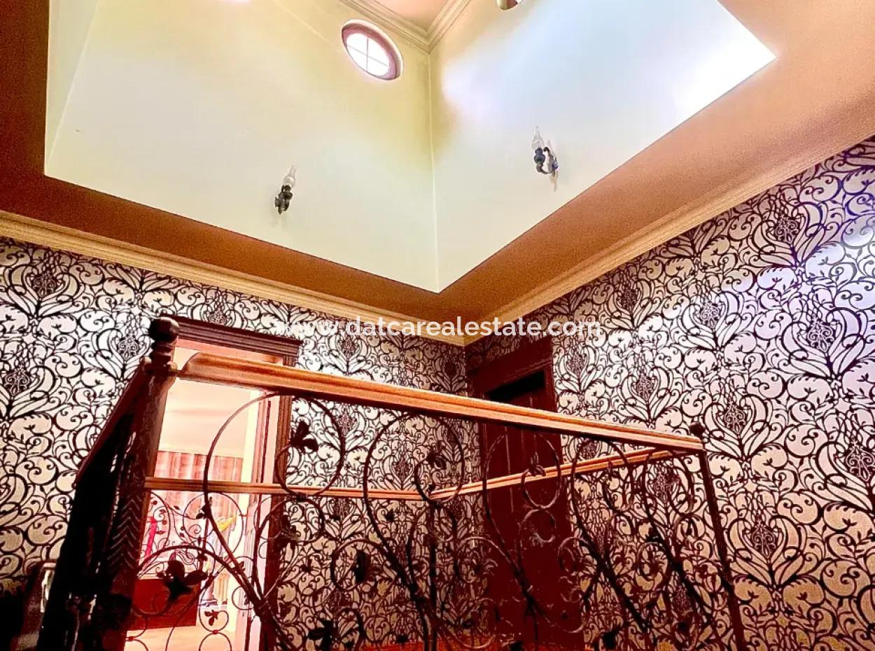 Marmaris Armutalan Mevkiisinde 900M2 Arsa Payı Mevcut 4 Oda 2 Salon 5 Banyo 450M2 Satılık Konak