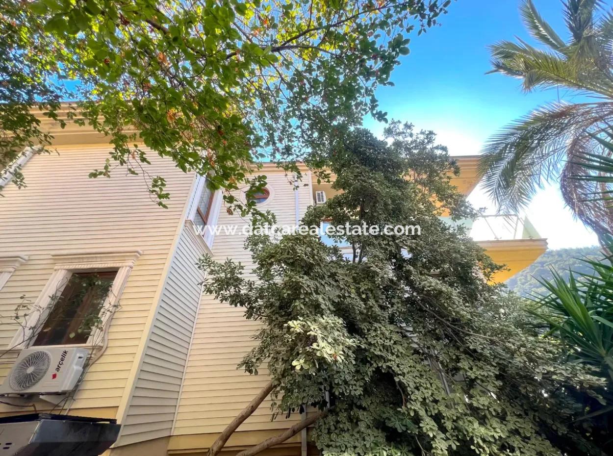 Marmaris Armutalan Mevkiisinde 900M2 Arsa Payı Mevcut 4 Oda 2 Salon 5 Banyo 450M2 Satılık Konak