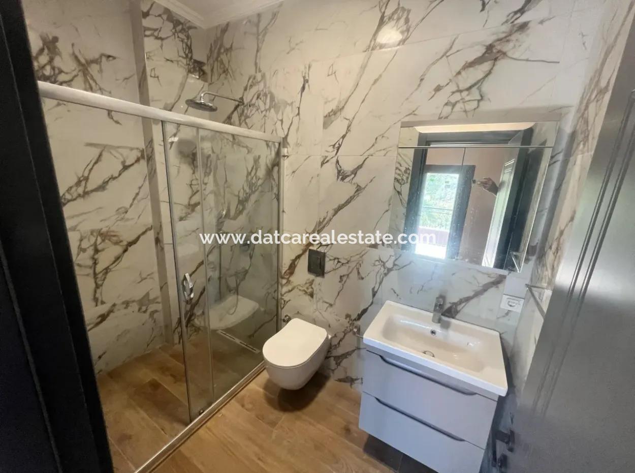 Muhteşem Doğa Manzaralı Müstakil Bahçeli Otoparklı Yüzme Havuzu Mevcut 3 Oda 4 Banyo Ultra Lüks Satılık Villa 500M2 Arsa İçerisinde 3 Katlı