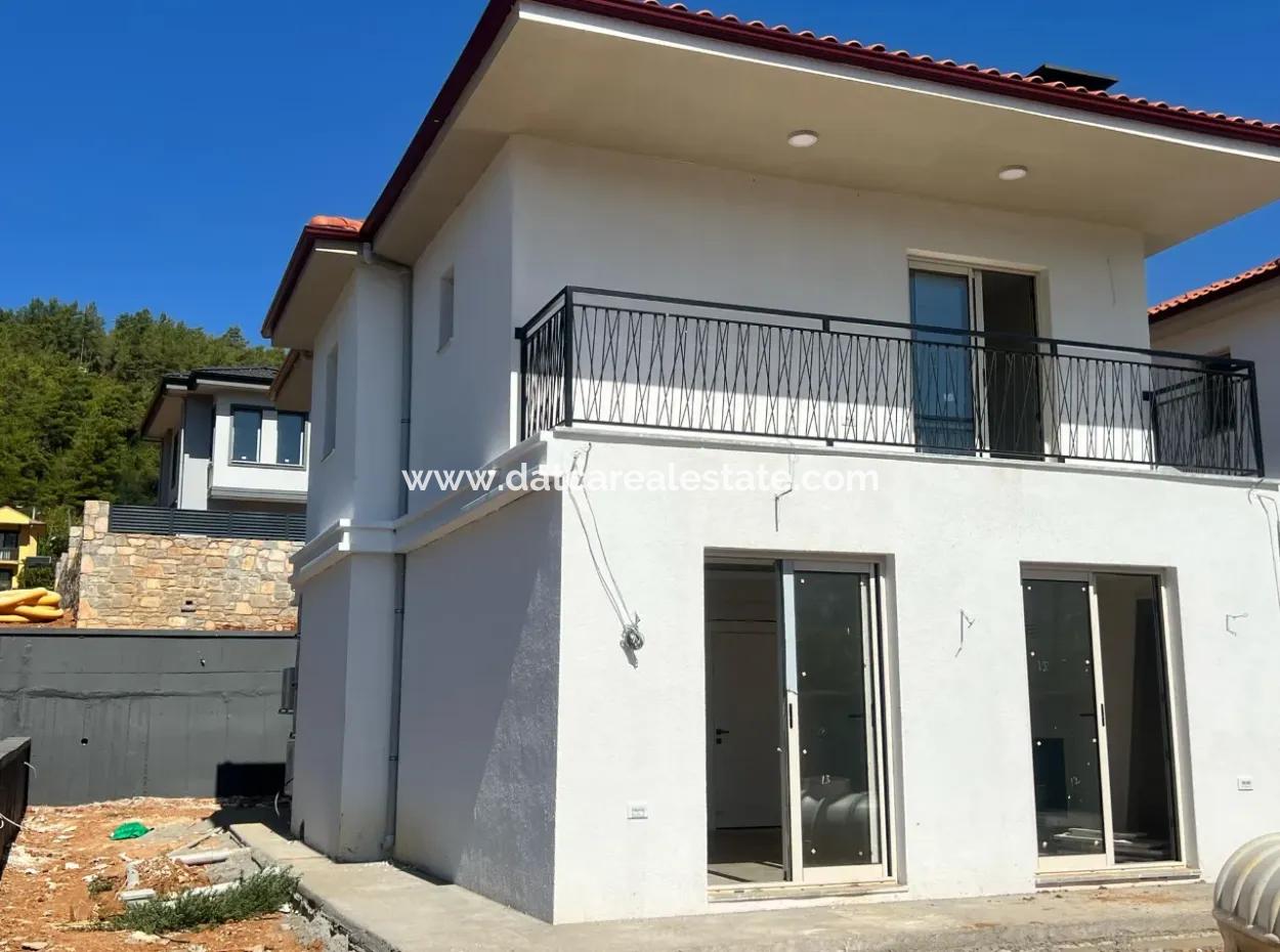 Marmaris Çetibeli Mahallesi Tam Müstakil Yüzme Havuzlu 400M2 Arsa İçerisinde 3 Oda 3 Banyo 160M2 Satılık Orman Manzaralı Villa