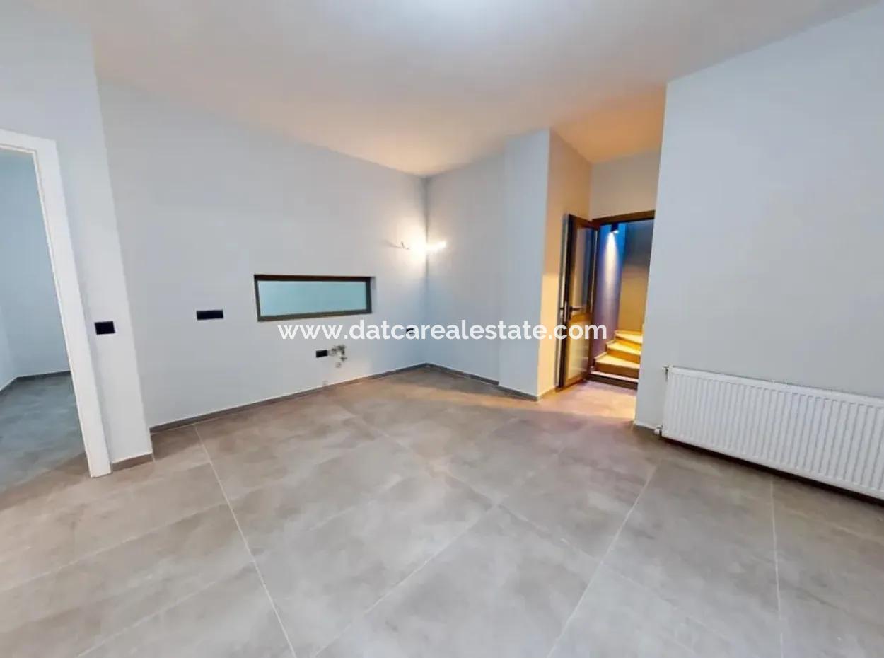 Marmaris Gökbel Mevkiinde Muhteşem Deniz Manzaralı Yüzme Havuzlu 800M2 Arsa İçerisinde 4 Oda 1 Salon Özel Yapım Villa