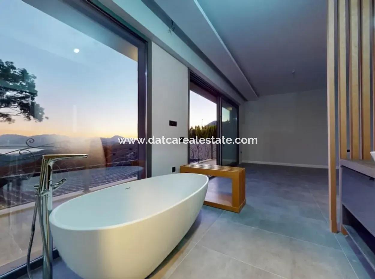 Marmaris Gökbel Mevkiinde Muhteşem Deniz Manzaralı Yüzme Havuzlu 800M2 Arsa İçerisinde 4 Oda 1 Salon Özel Yapım Villa