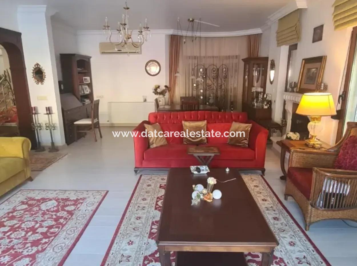 Marmaris Armutalan Mevkiinde Tam Müstakil Bahçeli Havuzlu Satılık Villa