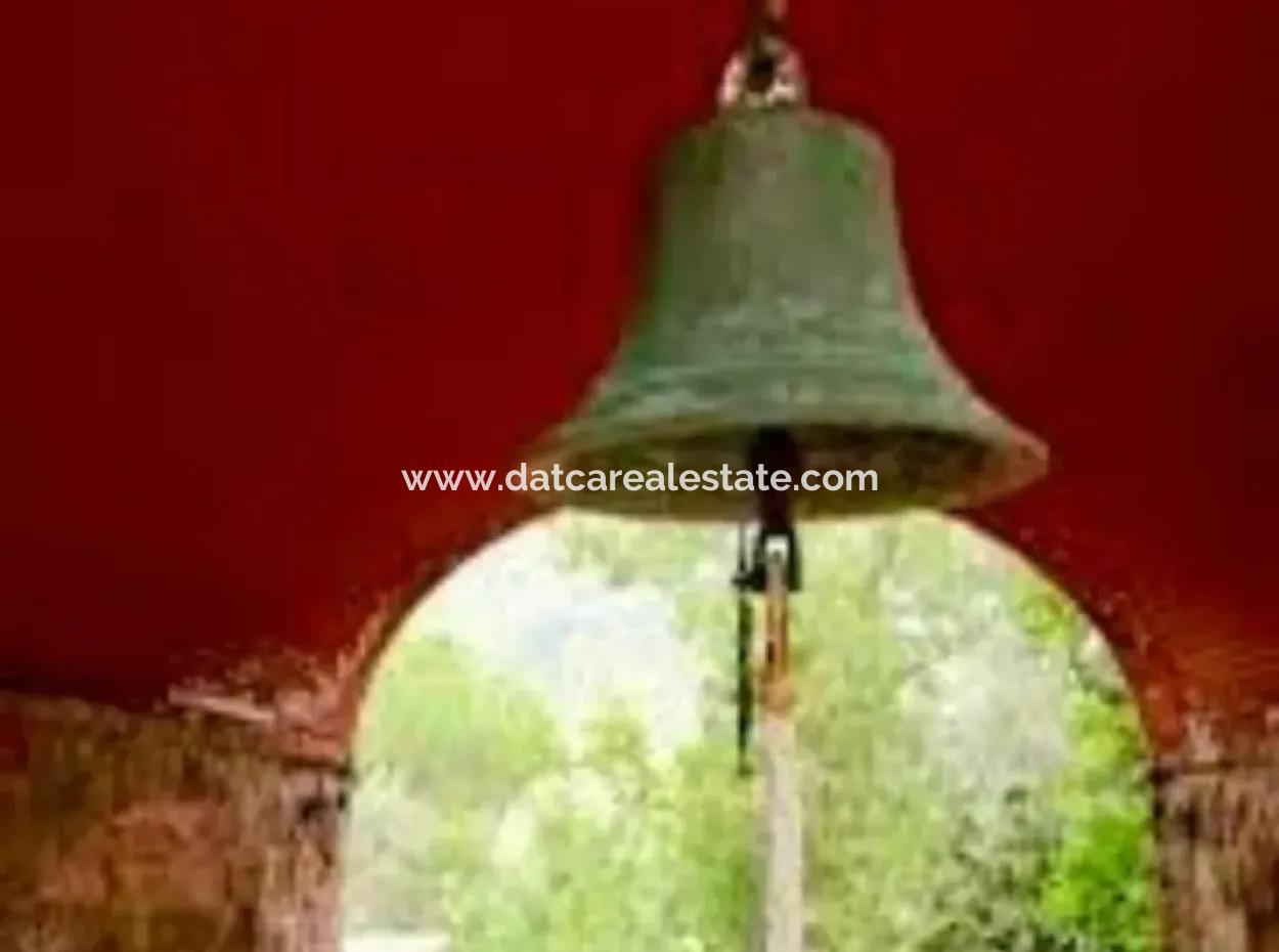 Marmaris Bölgesinde 81000M2  Satılık Ada 31000M2 Tapu İçerisinde Yasal Evi Bulunan Resmi Elektrik Su Mevcut Malikane