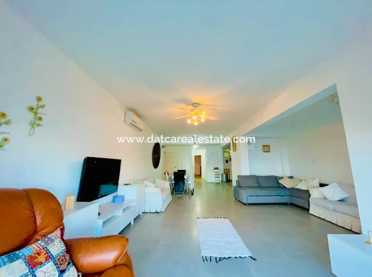 Denize Sadece Bir Kaç Adım Uzaktasınız.denize Sıfır Daire