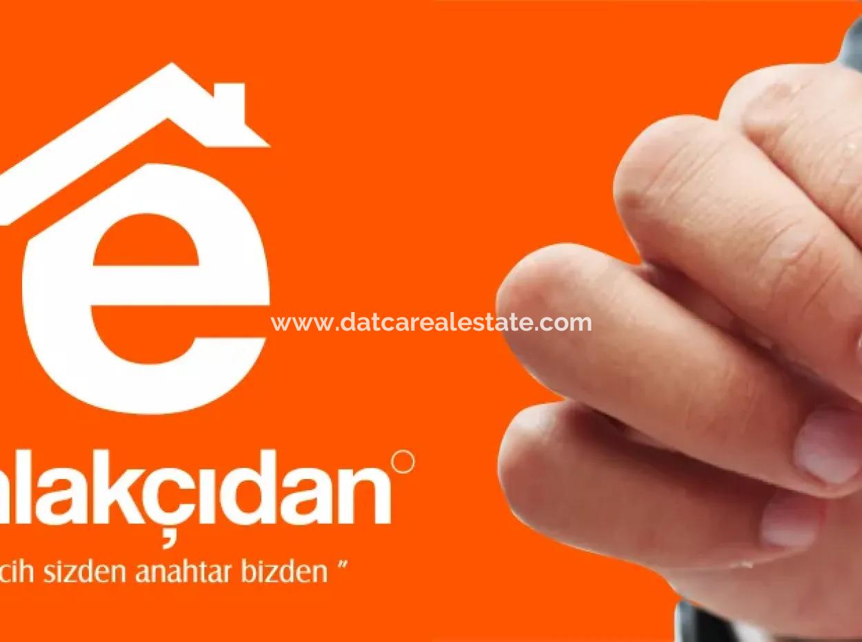 Marmaris Merkezde Denize Sıfır Muhteşem Bir Lokasyonda 2 Oda 1 Salon 106M2 Satılık Yalı Dairesi