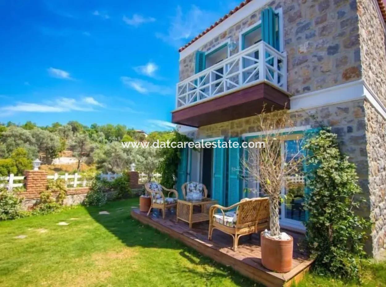 Marmaris İlçesi Selimiye Mahallesinde Muhteşem Deniz Manzaralı Yüzme Havuzlu 3 Oda 1 Salon 140M2 2 Adet Satılık Villa