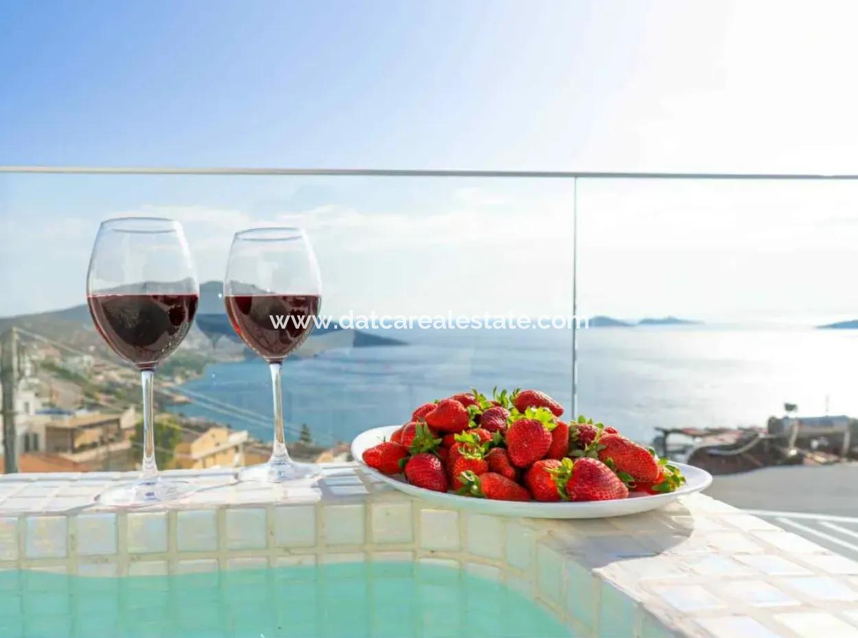 Kalkan,Da Muhteşem Deniz Manzaralı Yüzme Havuzu Mevcut Müstakil Satılık Villa Özel Yapım Bir Villa