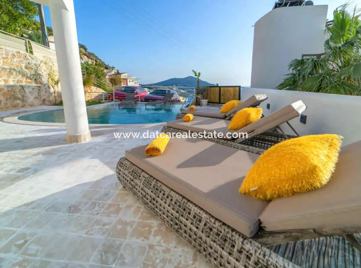 Kalkan,Da Muhteşem Deniz Manzaralı Yüzme Havuzu Mevcut Müstakil Satılık Villa Özel Yapım Bir Villa