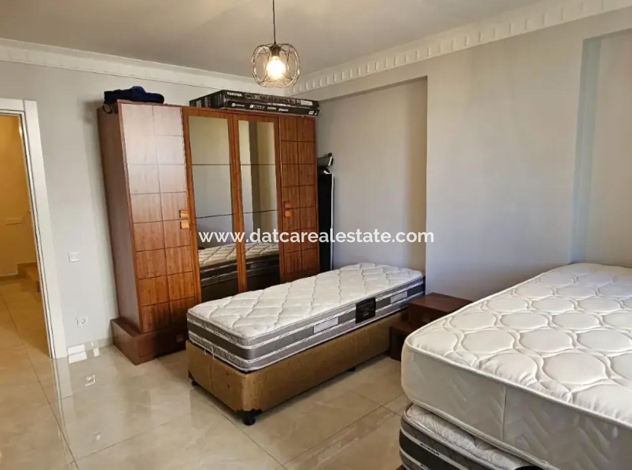 Camiavlu Mahallesi Havuzlu Güvenlikli Sitede 3+1 Satılık Ters Dubleks