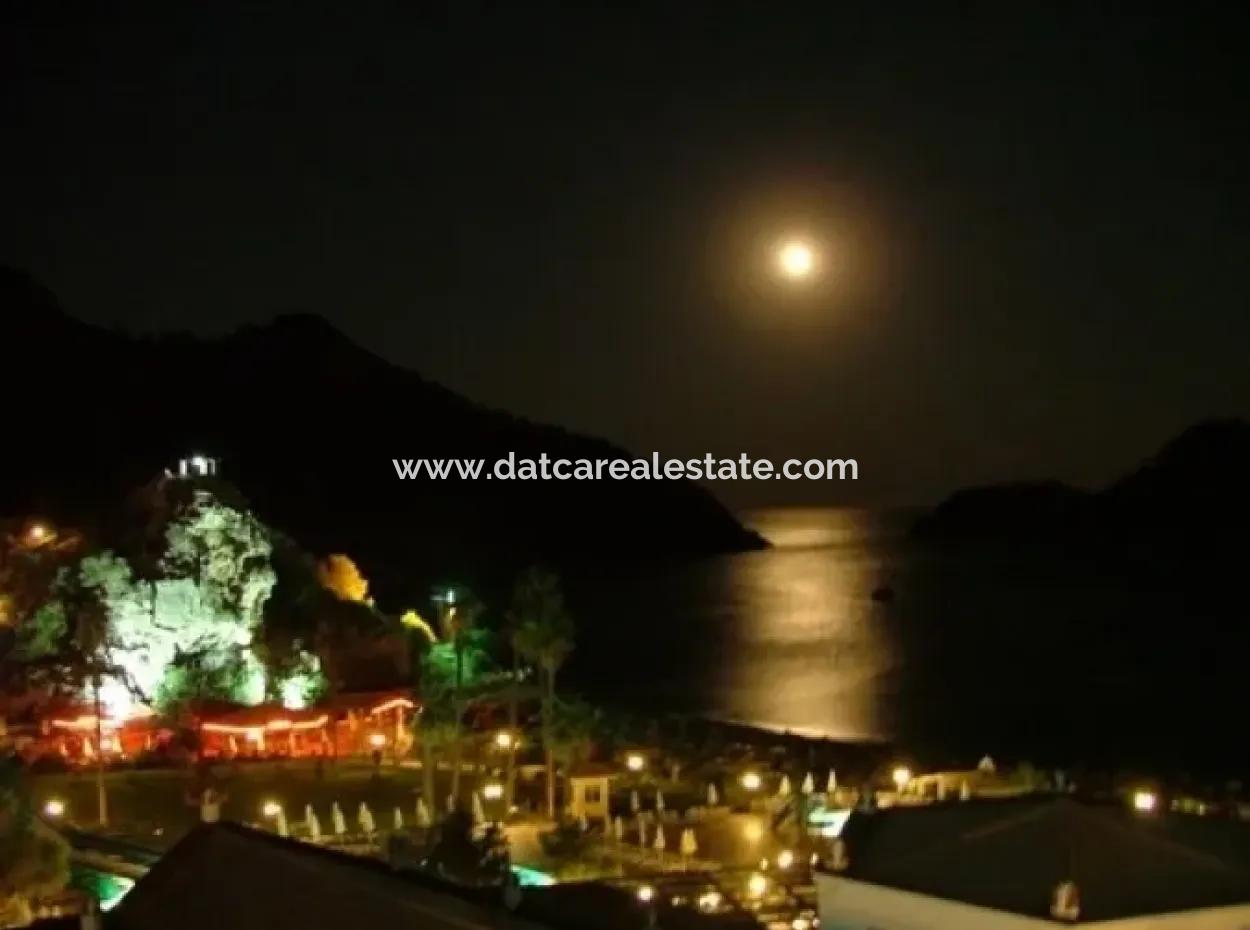 Denize Sıfır Satılık Butik Otel Yacht Club 12000 M2 Arsa Üzerine Kurulu