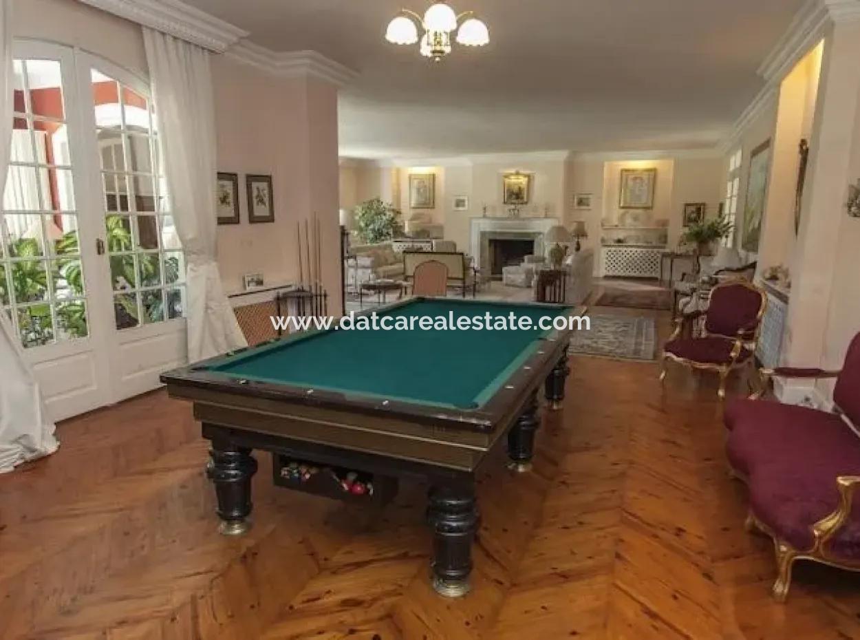 Marmaris Merkezinden 10 Km Uzaklıkta Fransız Mimarisi İle İnşaa Edilmiş Çiftlik Evi Satılıktır.