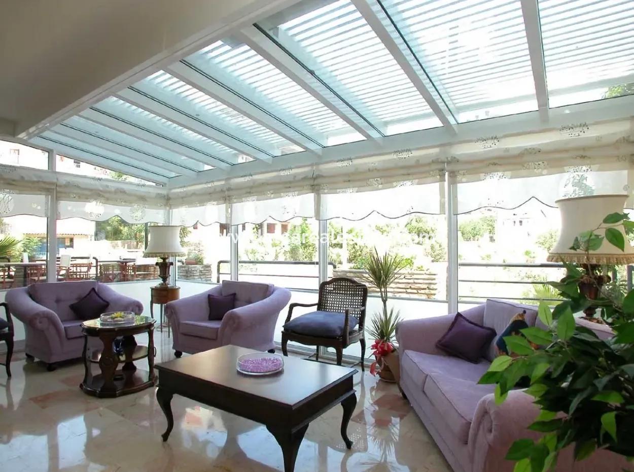 Marmaris Merkezinde Satılık 18 Oda Otel Denize Yakın