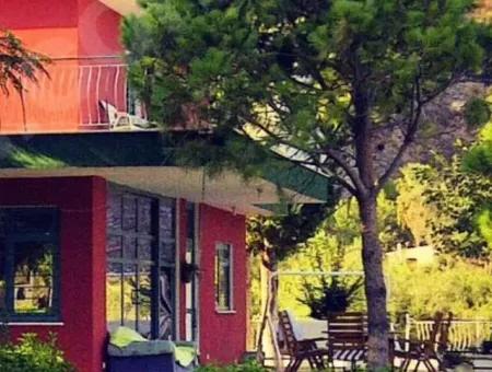 Marmaris,E 18 Km Uzaklıkta Satılık 5000 M2 Arsa Üzerine Kurulu İskelesi Mevcut Villa Ve Restaurant