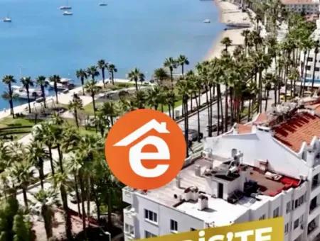Marmaris Merkezde Denize Sıfır Muhteşem Bir Lokasyonda 2 Oda 1 Salon 106M2 Satılık Yalı Dairesi