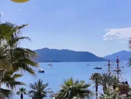 Marmaris Merkezde Denize Sıfır Muhteşem Bir Lokasyonda 2 Oda 1 Salon 106M2 Satılık Yalı Dairesi
