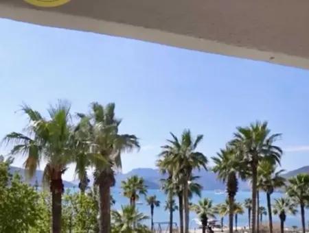 Marmaris Merkezde Denize Sıfır Muhteşem Bir Lokasyonda 2 Oda 1 Salon 106M2 Satılık Yalı Dairesi