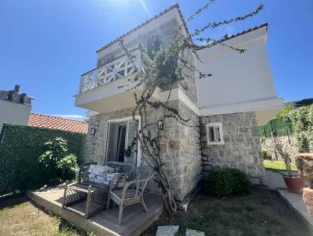 Marmaris İlçesi Selimiye Mahallesinde Muhteşem Deniz Manzaralı Yüzme Havuzlu 3 Oda 1 Salon 140M2 2 Adet Satılık Villa