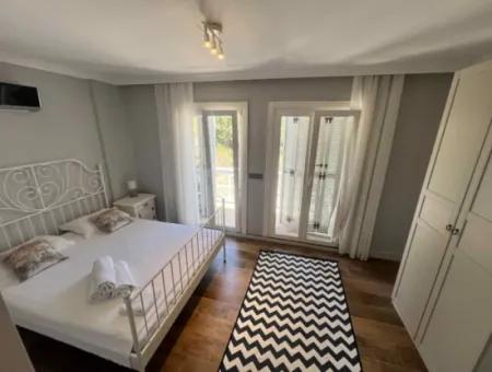Marmaris İlçesi Selimiye Mahallesinde Muhteşem Deniz Manzaralı Yüzme Havuzlu 3 Oda 1 Salon 140M2 2 Adet Satılık Villa