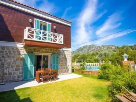 Marmaris İlçesi Selimiye Mahallesinde Muhteşem Deniz Manzaralı Yüzme Havuzlu 3 Oda 1 Salon 140M2 2 Adet Satılık Villa