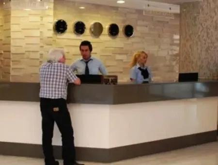 Marmaris Merkezinde Denize Sıfır Satılık 5 Yıldızlı Otel